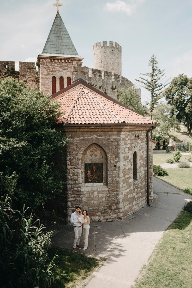 Lara / krstenje, crkva svete Ruzice na Kalemegdanu. Deciji i porodicni fotograf u Beogradu Oksana Skendzic