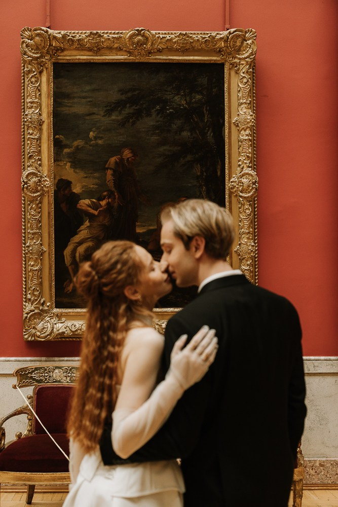 Anna & David (Hochzeitsfotoshooting im Museum). Familien & Hochzeitfotografin Nadja Holzmann