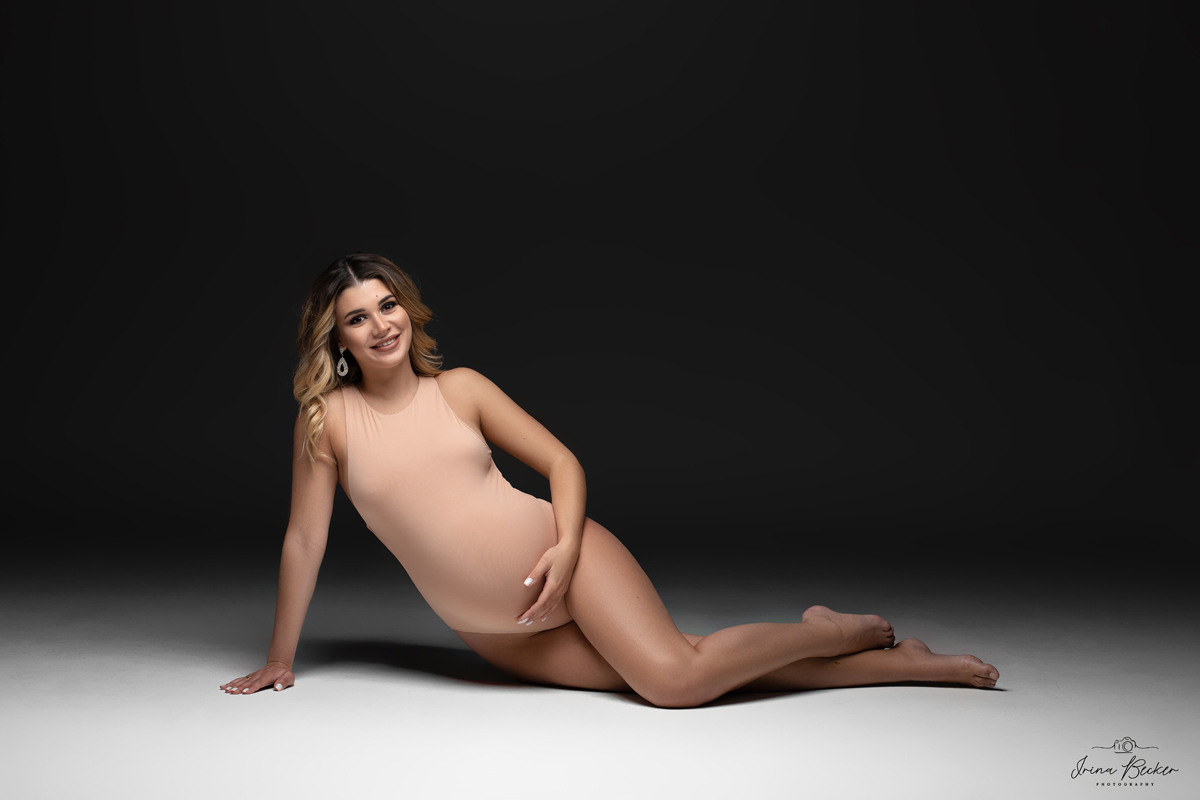 Schwanger Ulm, Schwanger Memmingen, Schwangerschaftsshooting Neu-Ulm, schwangerschaftsshooting ulm, schwangerschaftsshooting Göppingen, schwangerschaftsshooting Tübingen, schwangerschaftsshooting Reutlingen, schwangerschaftsshooting stuttgart, schwangerschaftsshooting Unter Teck, schwangerschaftsshooting Günzburg, schwangerschaftsshooting biberach an der Riss, schwangerschaftsshooting Münsingen, babybauch shooting ulm, babybauch shooting Göppingen, babybauch shooting Metzingen, babybauch shooting Neu-Ulm, babybauch shooting Stuttgart, babybauch shooting Münsingen, babybauch shooting Alb-Donau-Kreis, babybauch shooting  Bad Waldsee, babybauch shooting Laupheim, babybauch shooting Langenau, Geburt Ulm, Geburt Göppingen, Geburt Memmingen, Fotograf Ulm, Fotograf Stuttgart, Fotograf Memmingen, Fotograf Neu-Ulm, Fotograf Reutlingen, Fotograf Günzburg, Fotograf Tübingen, Fotograf Münsingen, Fotograf Ehingen, Studio Ulm, Studio Ehingen, Studio Stuttgart