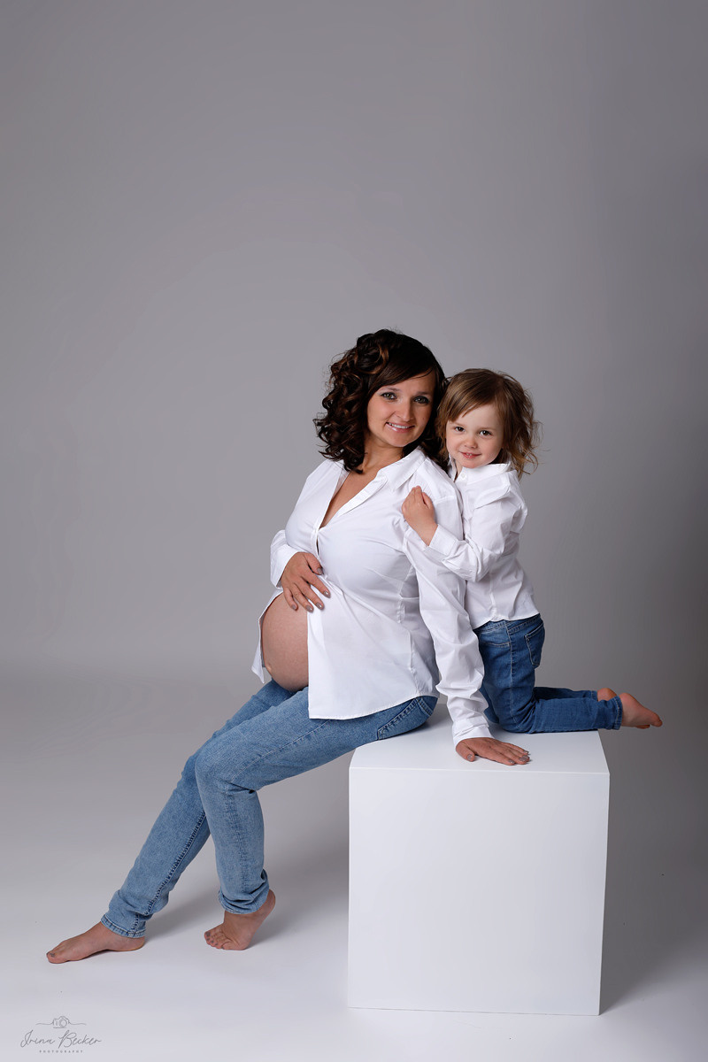 Schwanger Ulm, Schwanger Memmingen, Schwangerschaftsshooting Neu-Ulm, schwangerschaftsshooting ulm, schwangerschaftsshooting Göppingen, schwangerschaftsshooting Tübingen, schwangerschaftsshooting Reutlingen, schwangerschaftsshooting stuttgart, schwangerschaftsshooting Unter Teck, schwangerschaftsshooting Günzburg, schwangerschaftsshooting biberach an der Riss, schwangerschaftsshooting Münsingen, babybauch shooting ulm, babybauch shooting Göppingen, babybauch shooting Metzingen, babybauch shooting Neu-Ulm, babybauch shooting Stuttgart, babybauch shooting Münsingen, babybauch shooting Alb-Donau-Kreis, babybauch shooting  Bad Waldsee, babybauch shooting Laupheim, babybauch shooting Langenau, Geburt Ulm, Geburt Göppingen, Geburt Memmingen, Fotograf Ulm, Fotograf Stuttgart, Fotograf Memmingen, Fotograf Neu-Ulm, Fotograf Reutlingen, Fotograf Günzburg, Fotograf Tübingen, Fotograf Münsingen, Fotograf Ehingen, Studio Ulm, Studio Ehingen, Studio Stuttgart