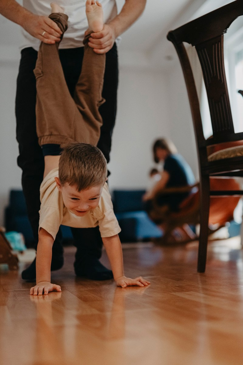 Porodicno fotografisanje kod kuce — Andjela, Lazar, Janko i Mihajlo. Deciji i porodicni fotograf u Beogradu Oksana Skendzic