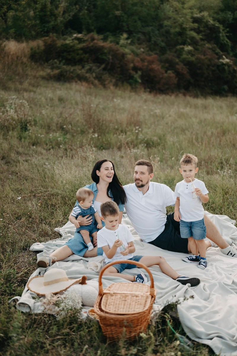 Basici / porodicno fotografisanje u prirodi. Deciji i porodicni fotograf u Beogradu Oksana Skendzic