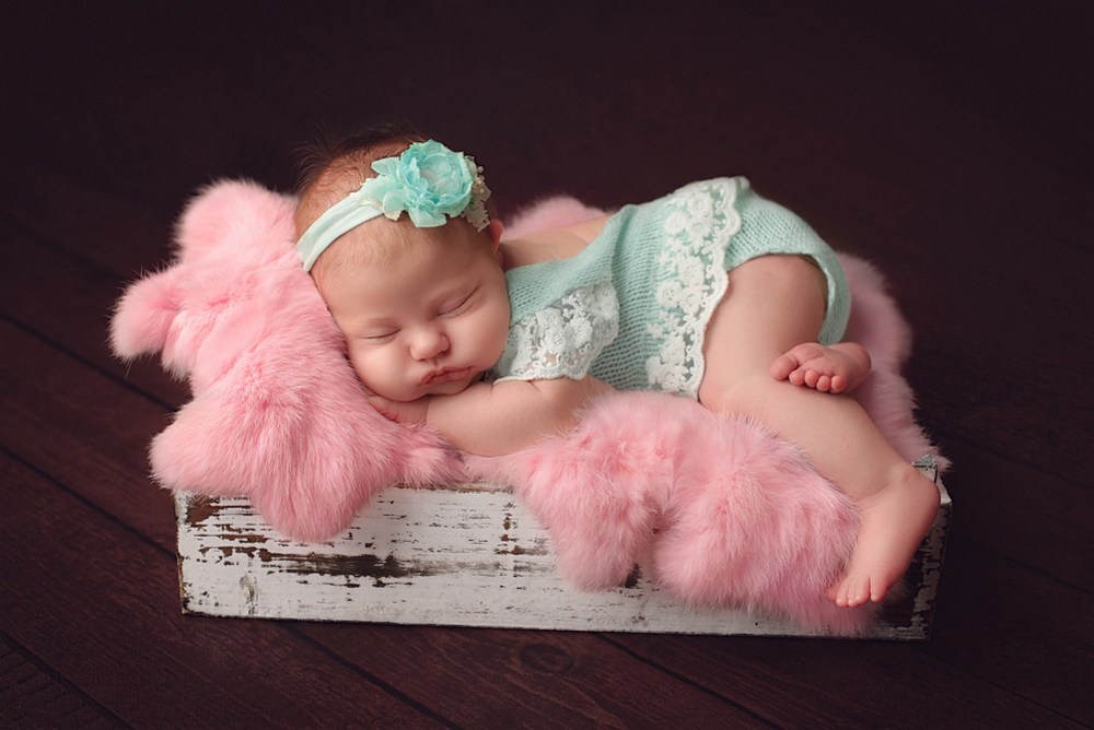 Sesja noworodkowa dla dziewczynki w Trójmieście - Natalia Lucko
