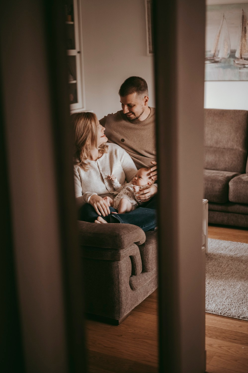 Porodicno fotografisanje sa bebom kod kuce / Ivana Miroslav i Nadica. Deciji i porodicni fotograf u Beogradu Oksana Skendzic