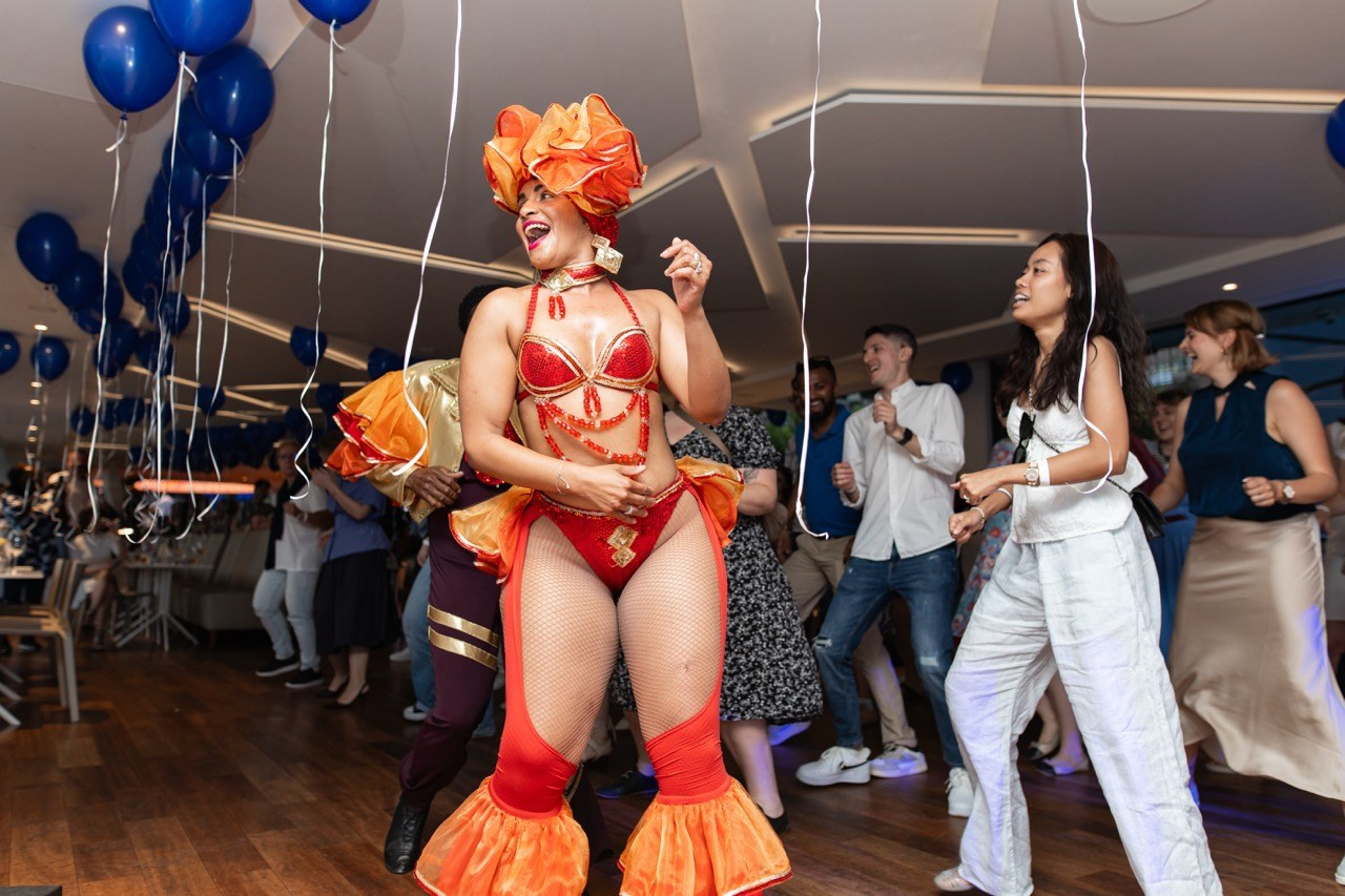 Firemní fotograf Praha. Dana Lišková — Empatická fotografka | Introspektivní umělkyně | Neurodivergentní koučka| Zakladatelka Artepy.cz