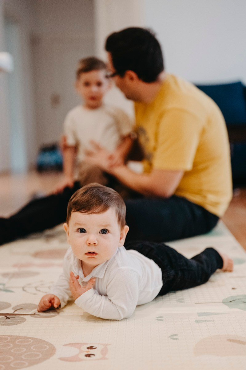 Porodicno fotografisanje kod kuce — Andjela, Lazar, Janko i Mihajlo. Deciji i porodicni fotograf u Beogradu Oksana Skendzic