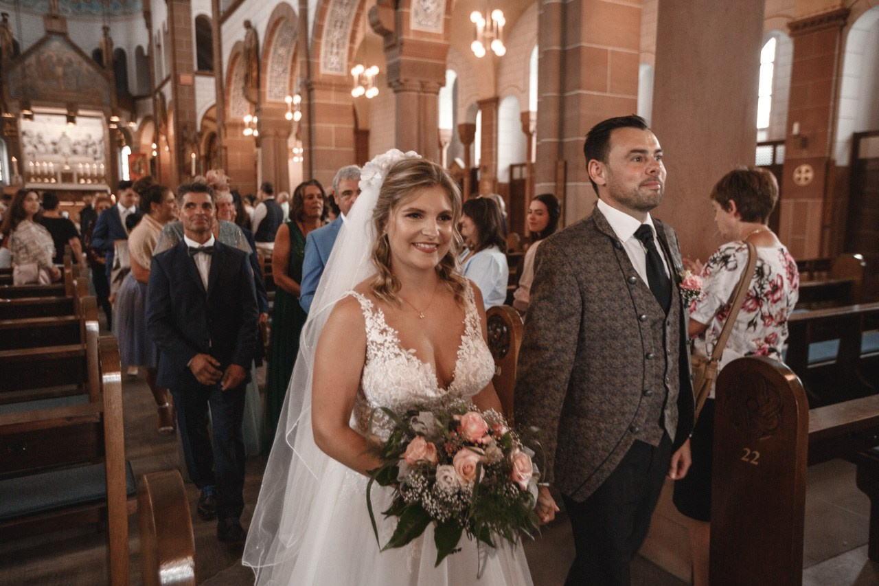 Kirchliche Hochzeit Rheinterrassen Karlsruhe – Noelia & Timo | Hochzeitsfotograf & Videograf