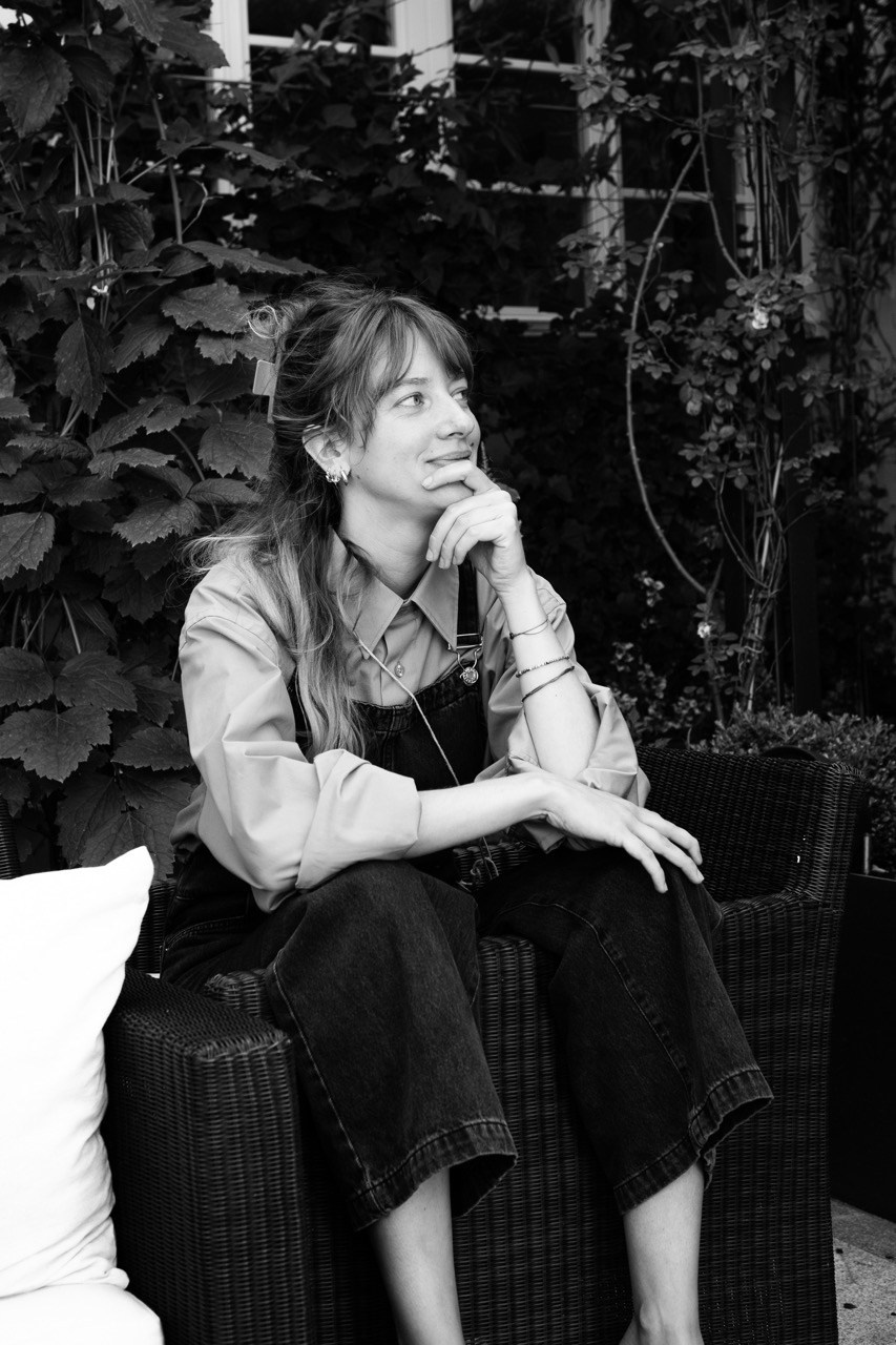 BACKSTAGE. Dana Lišková — Empathetic Photographer | Introspective Artist |Neurodivergent Coach | Founder of Artepy.cz