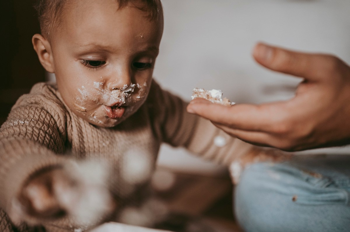 Filipova prva proslava rodjendan kod kuce. Deciji i porodicni fotograf u Beogradu Oksana Skendzic