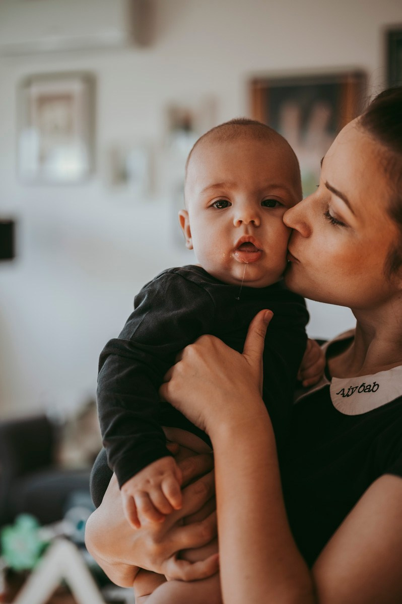 Dobro dosao, Jakove / porodicno fotografisanje kod kuce. Deciji i porodicni fotograf u Beogradu Oksana Skendzic