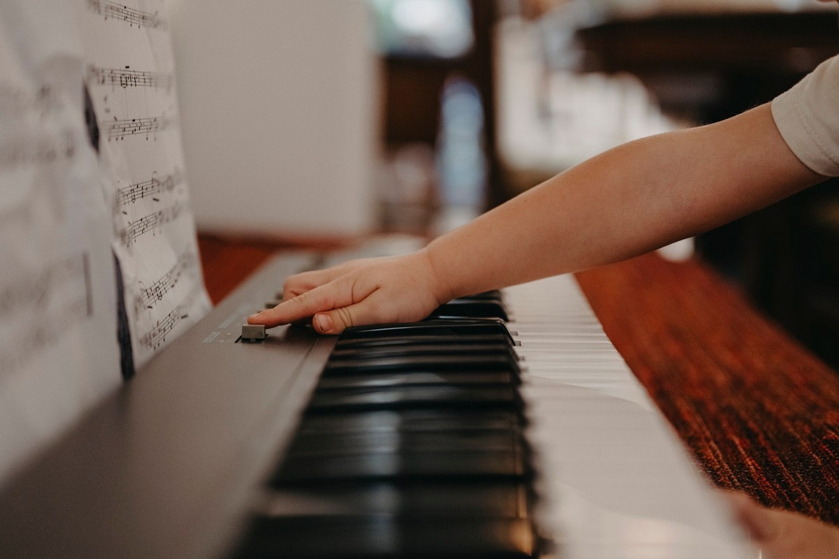 Porodicno fotografisanje kod kuce — Andjela, Lazar, Janko i Mihajlo. Deciji i porodicni fotograf u Beogradu Oksana Skendzic