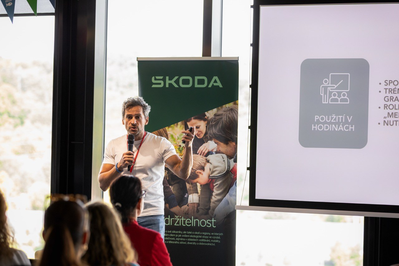 Firemní fotograf Praha. Dana Lišková — Empatická fotografka | Introspektivní umělkyně | Neurodivergentní koučka| Zakladatelka Artepy.cz