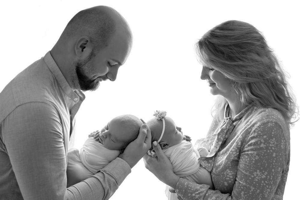 Sesja noworodkowa z rodzicami i rodzeństwem - Natalia Lucko