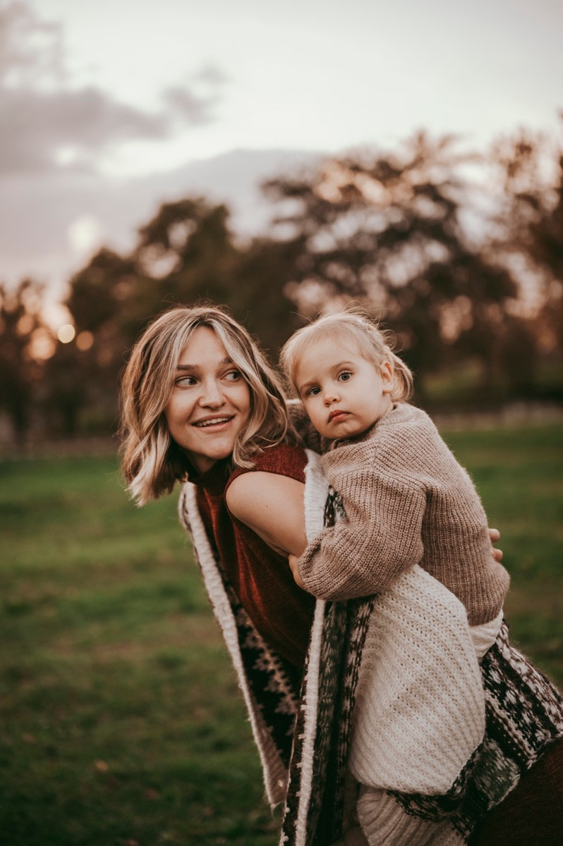 Anastasija, Aleksej i Agata / porodicno fotografisanje napolju. Deciji i porodicni fotograf u Beogradu Oksana Skendzic