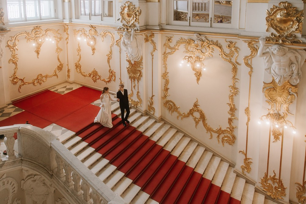 Anna & David (Hochzeitsfotoshooting im Museum). Familien & Hochzeitfotografin Nadja Holzmann