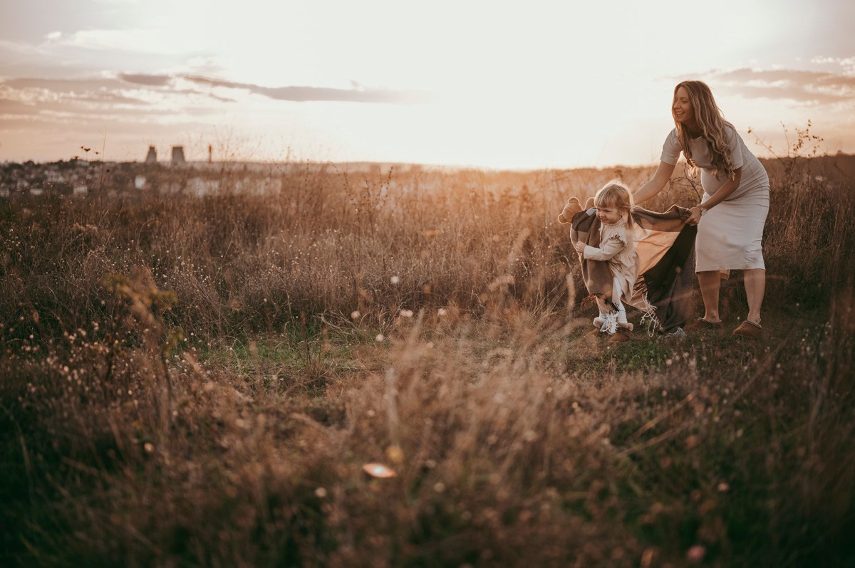 Milena / trudnicko fotografisanje sa porodicom. Deciji i porodicni fotograf u Beogradu Oksana Skendzic