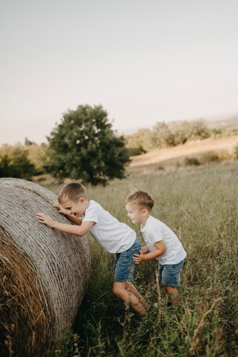 Basici / porodicno fotografisanje u prirodi. Deciji i porodicni fotograf u Beogradu Oksana Skendzic