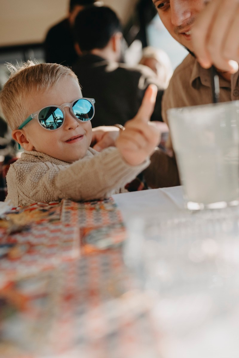 Zlata, Nemanja i Aleksej — porodicno fotografisanje napolju. Deciji i porodicni fotograf u Beogradu Oksana Skendzic