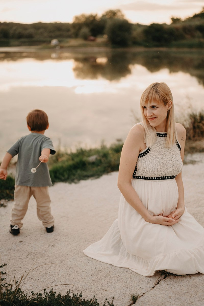 Dijana, Relja i Teo / porodicno fotografisanje napolju. Deciji i porodicni fotograf u Beogradu Oksana Skendzic