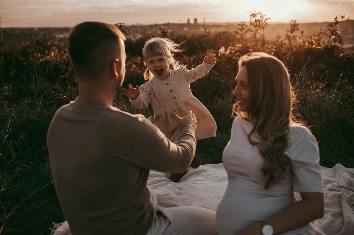 Milena / trudnicko fotografisanje sa porodicom. Deciji i porodicni fotograf u Beogradu Oksana Skendzic