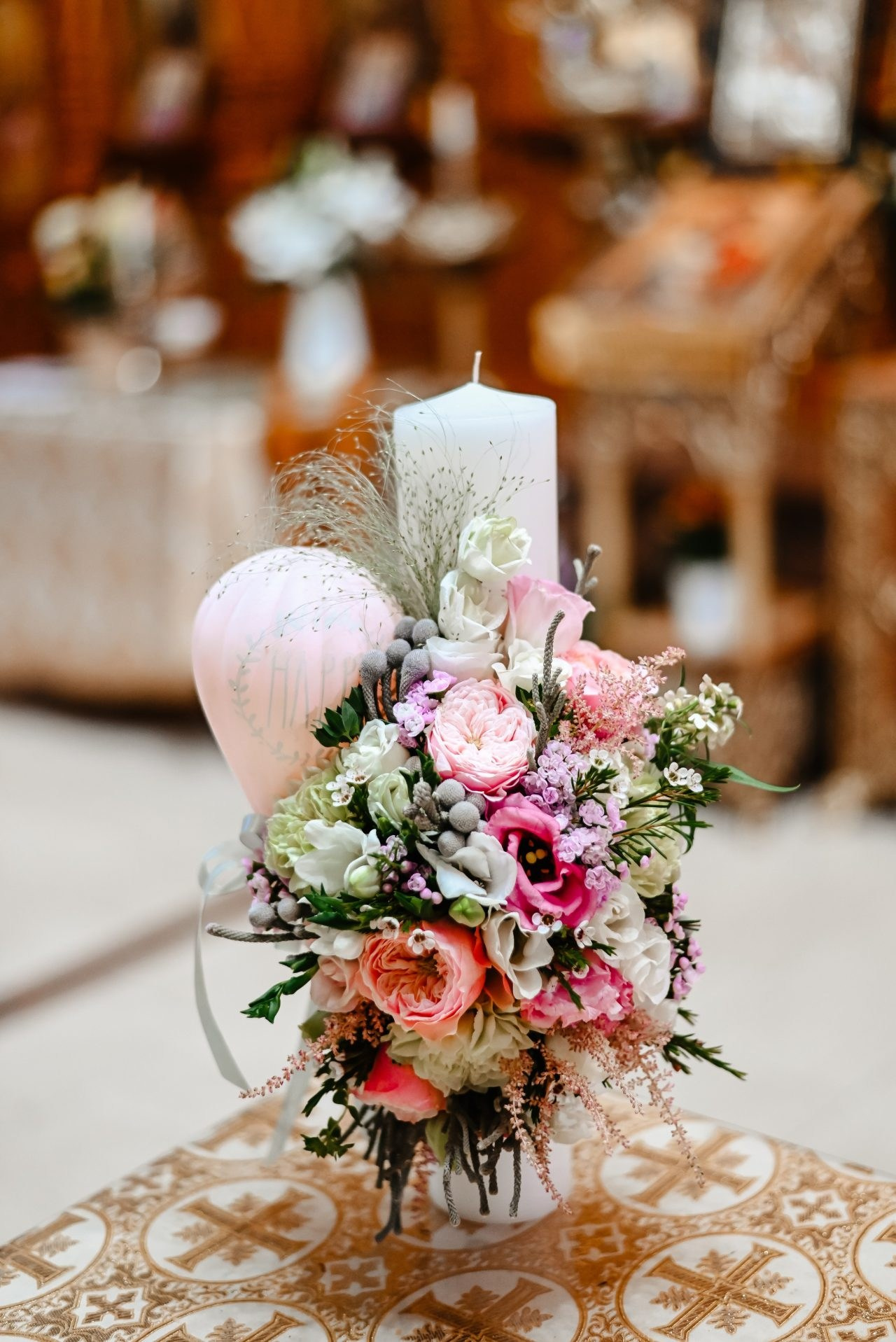 Cadru detaliat cu lumânarea de botez – stil elegant Ana Maria Drăgan