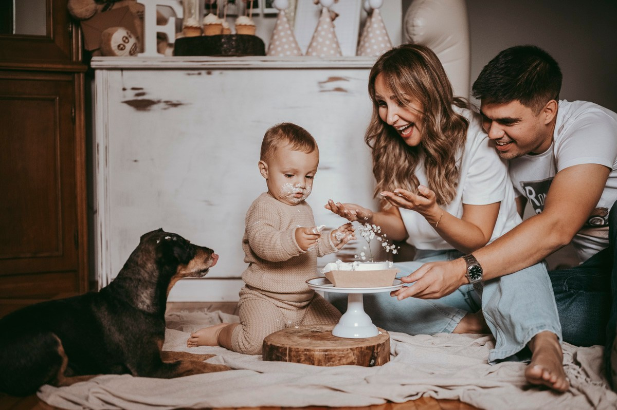 Filipova prva proslava rodjendan kod kuce. Deciji i porodicni fotograf u Beogradu Oksana Skendzic