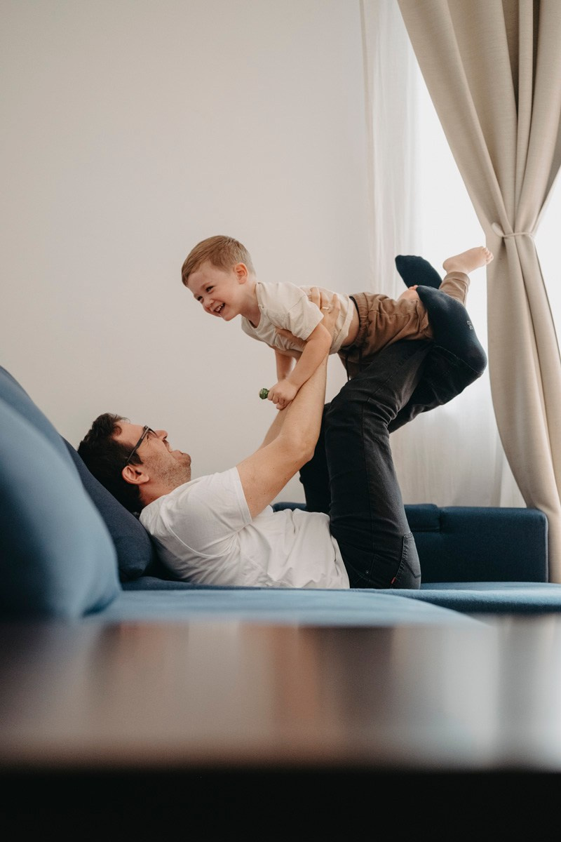 Porodicno fotografisanje kod kuce — Andjela, Lazar, Janko i Mihajlo. Deciji i porodicni fotograf u Beogradu Oksana Skendzic