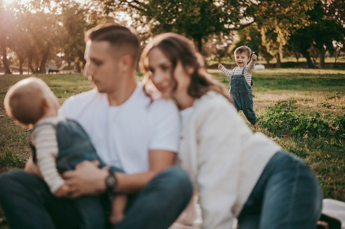 Aleksandra, Filip, Lion i Luka / PORODICNOFOTOGRAFISANJE napolju. Deciji i porodicni fotograf u Beogradu Oksana Skendzic