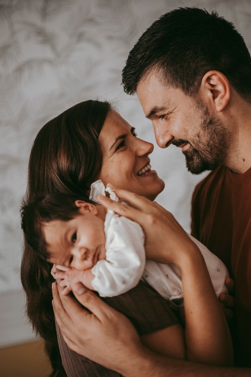 Katarina, Dejan, Petra i Julija / porodicno fotografisanje kod kuce. Deciji i porodicni fotograf u Beogradu Oksana Skendzic