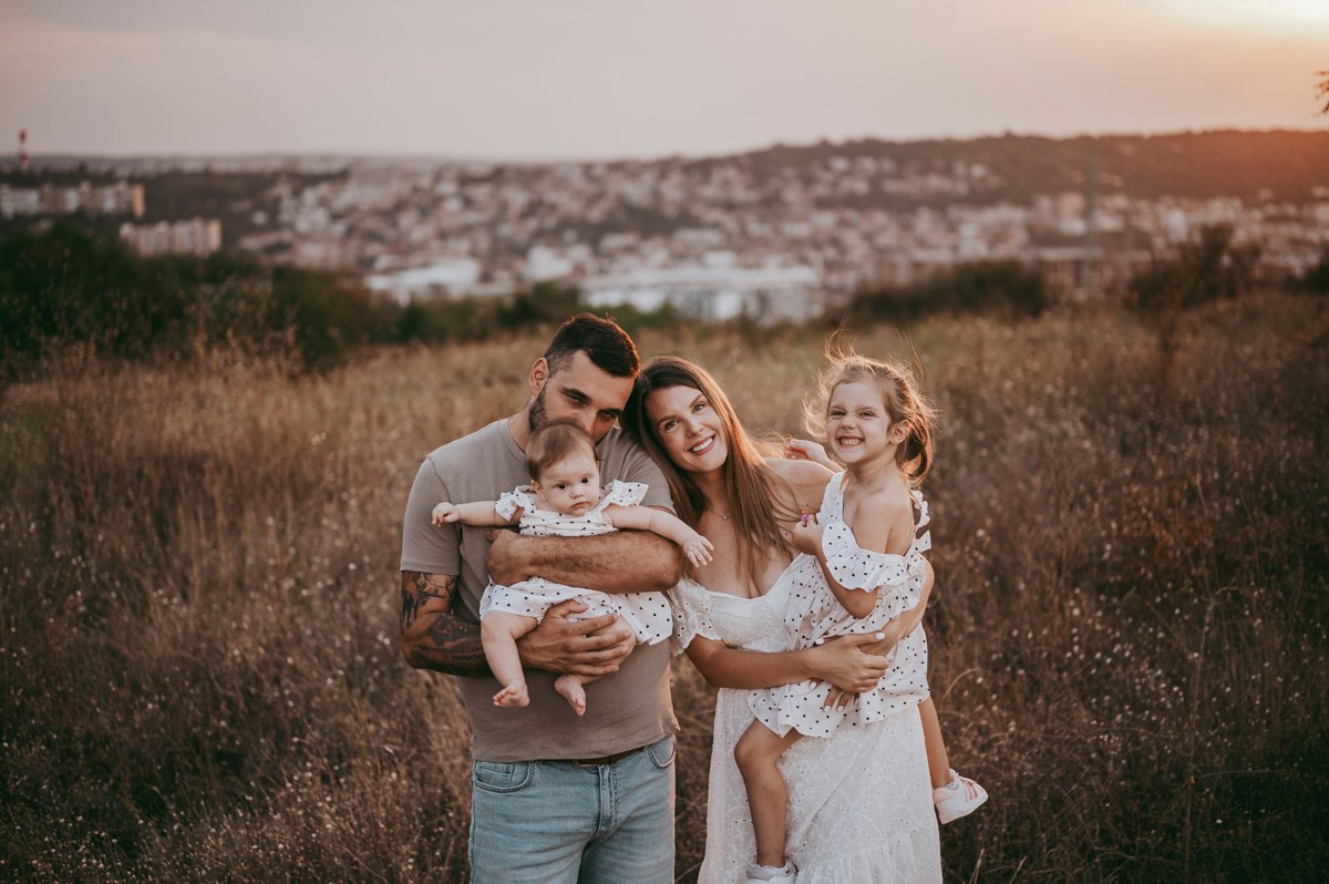 Sonja, Bojan, Nadja i Una / porodicno fotografisanje. Deciji i porodicni fotograf u Beogradu Oksana Skendzic