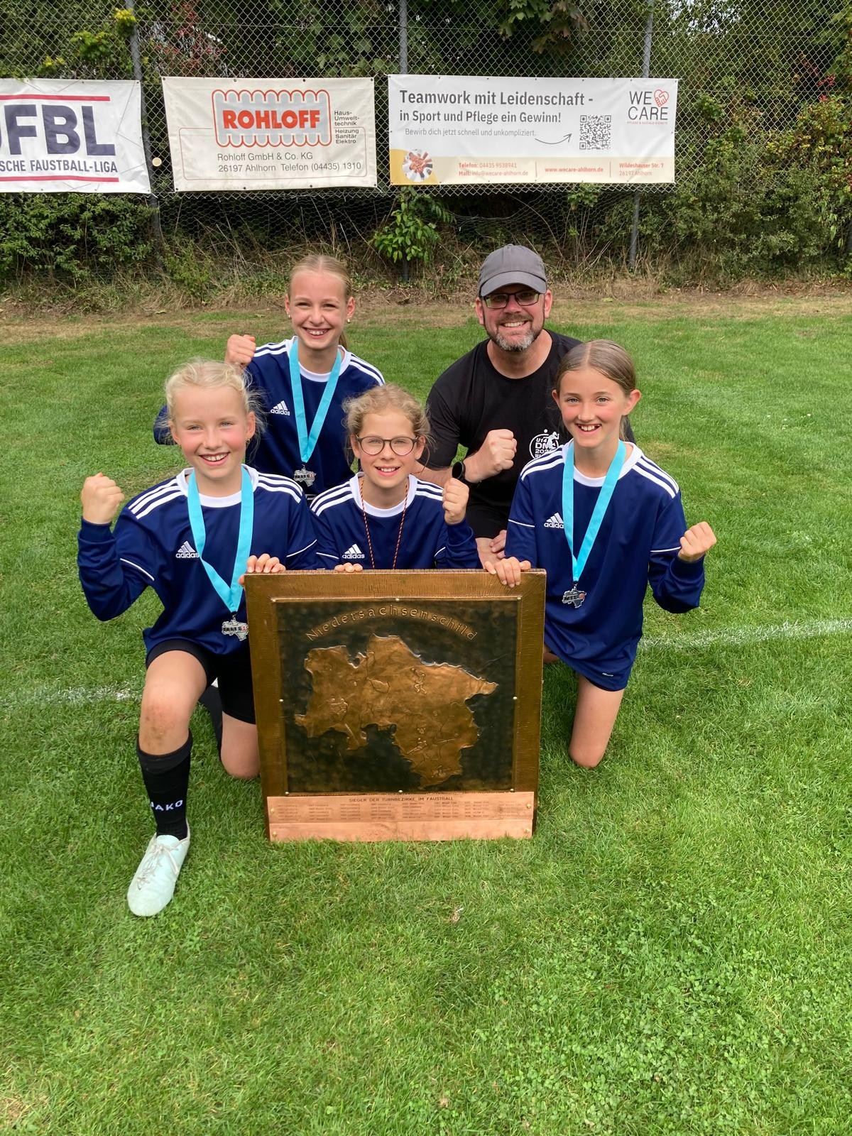 Borgfelderinnen erfolgreich mit der Bezirksauswahl. TSV Borgfeld Faustball