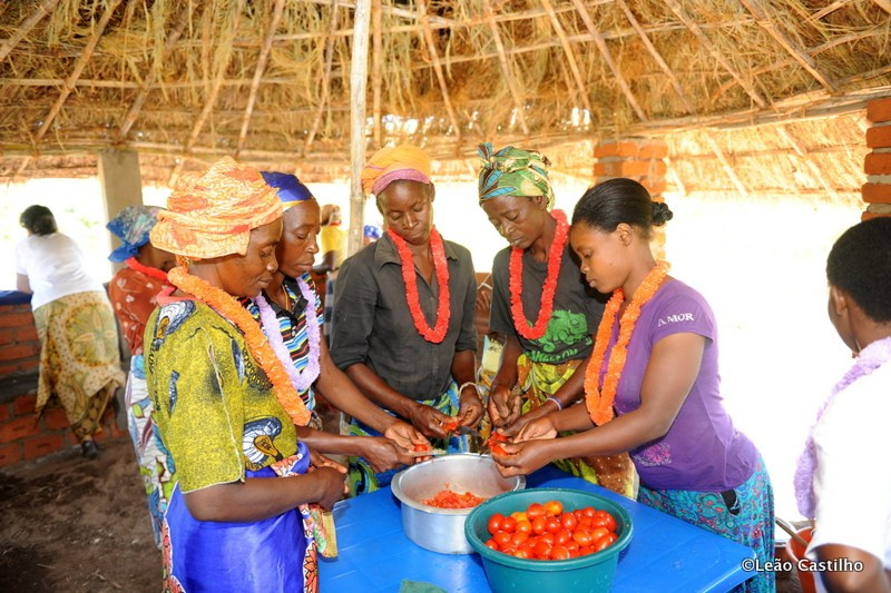 Photos of volunteer work in Mozambique. Simbahalu