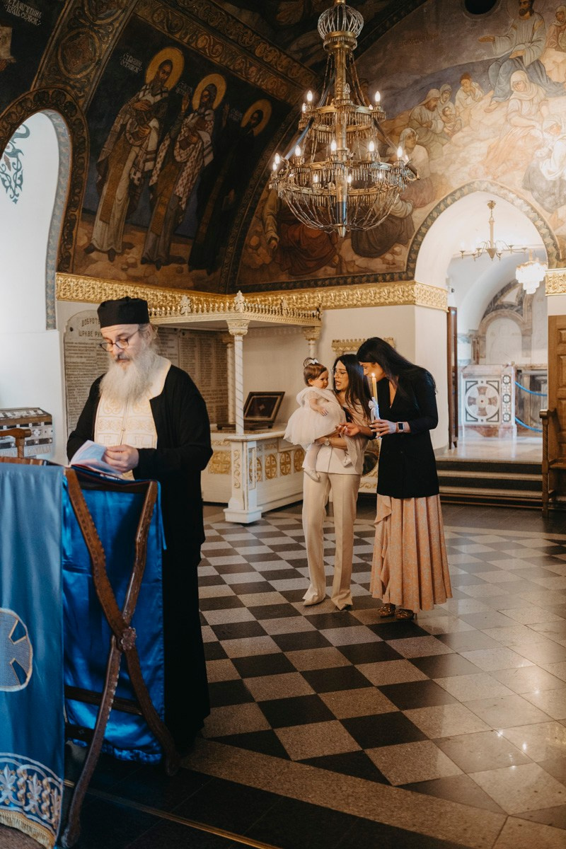 Lara / krstenje, crkva svete Ruzice na Kalemegdanu. Deciji i porodicni fotograf u Beogradu Oksana Skendzic