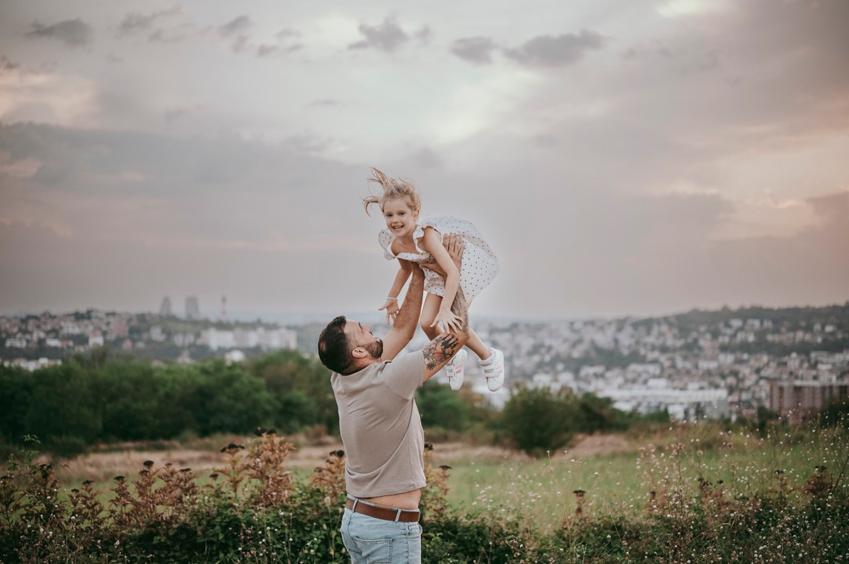 Sonja, Bojan, Nadja i Una / porodicno fotografisanje. Deciji i porodicni fotograf u Beogradu Oksana Skendzic