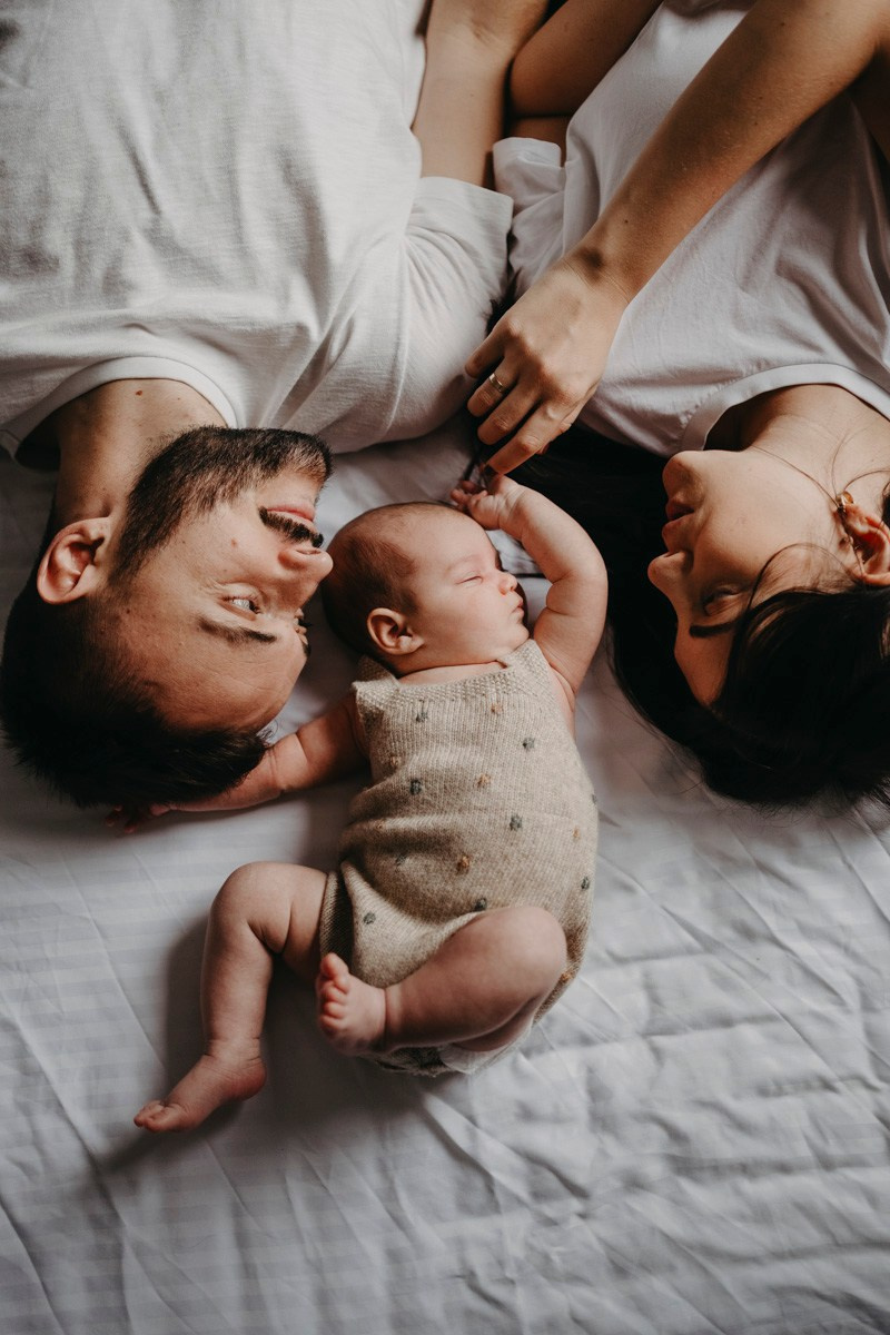 Bojana, Marko i Eva — porodicno fotografisanje kod kuce. Deciji i porodicni fotograf u Beogradu Oksana Skendzic