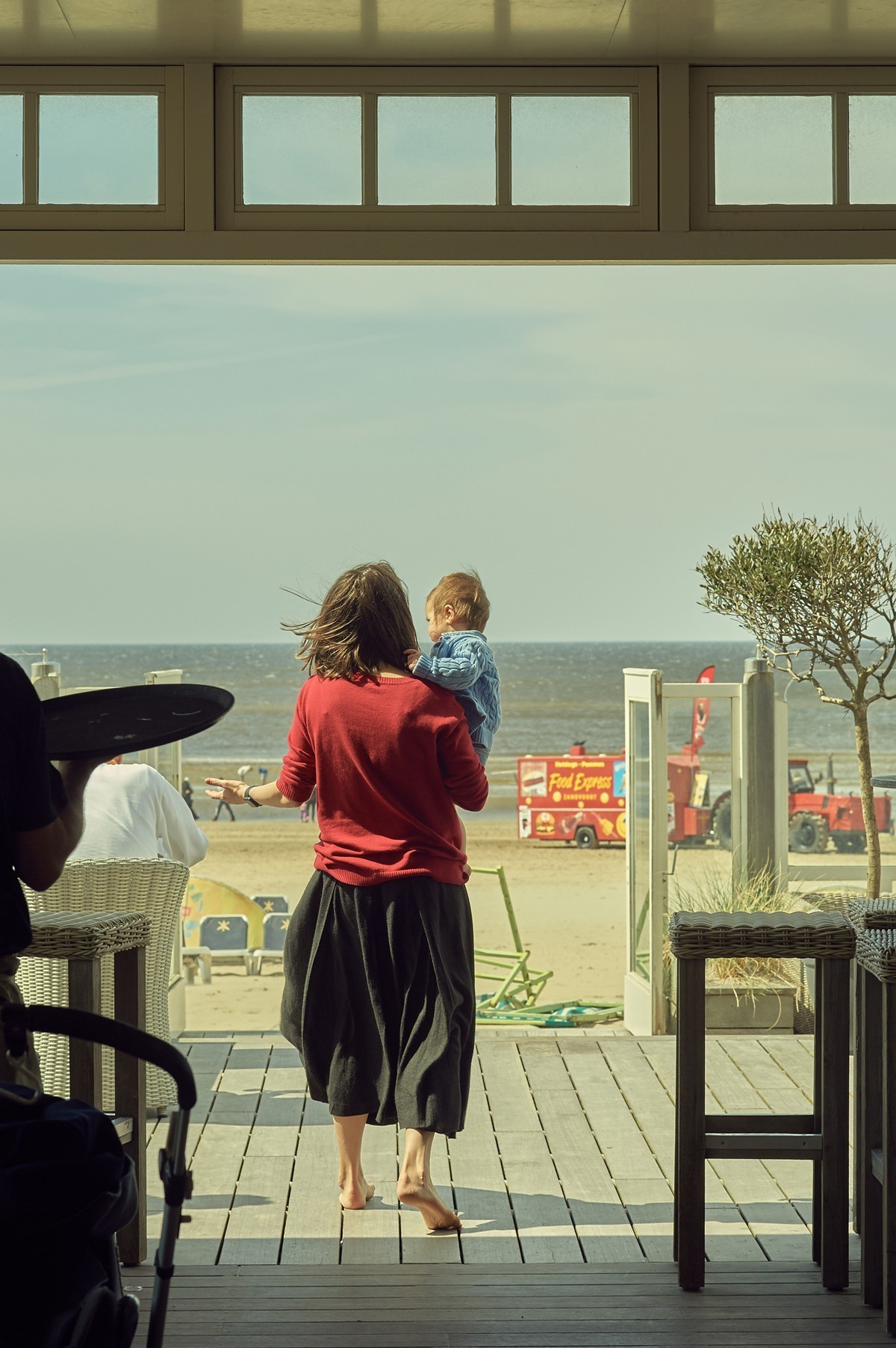 Family photoshoot at the beach. Portret, trouw en familie fotograaf in Amsterdam en Almere