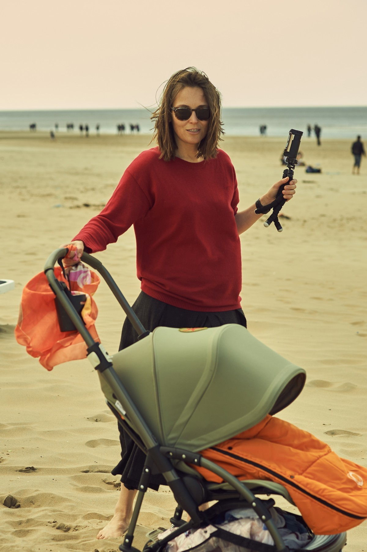 Family photoshoot at the beach. Portret, trouw en familie fotograaf in Amsterdam en Almere