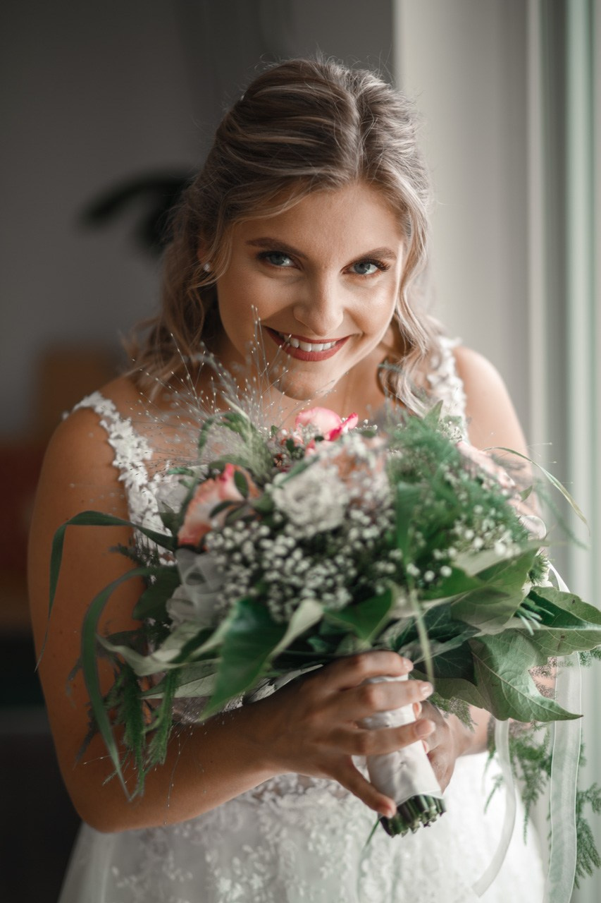 Kirchliche Hochzeit Rheinterrassen Karlsruhe – Noelia & Timo | Hochzeitsfotograf & Videograf