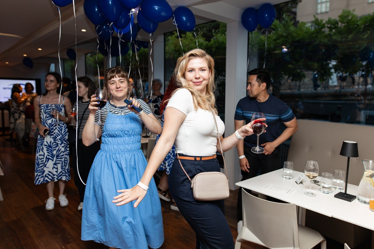 Firemní fotograf Praha. Dana Lišková — Empatická fotografka | Introspektivní umělkyně | Neurodivergentní koučka| Zakladatelka Artepy.cz