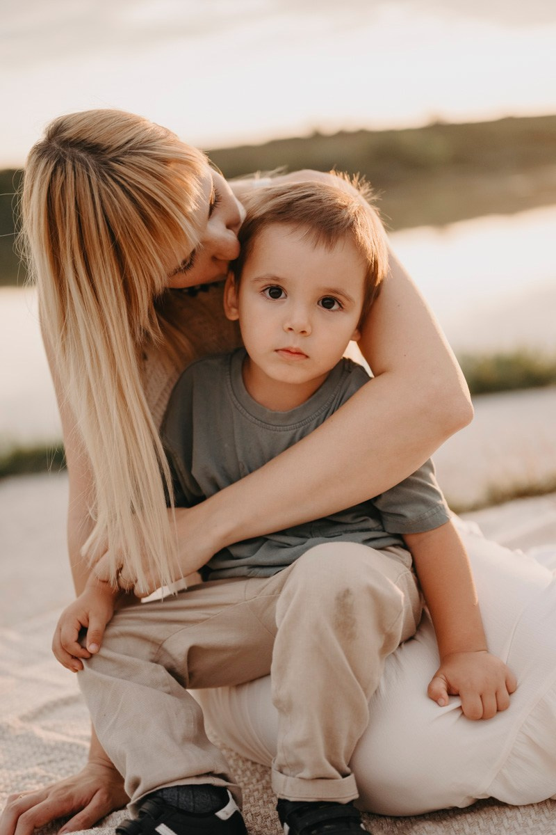 Dijana, Relja i Teo / porodicno fotografisanje napolju. Deciji i porodicni fotograf u Beogradu Oksana Skendzic