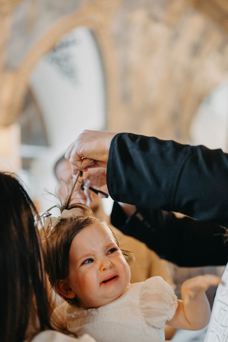 Lara / krstenje, crkva svete Ruzice na Kalemegdanu. Deciji i porodicni fotograf u Beogradu Oksana Skendzic