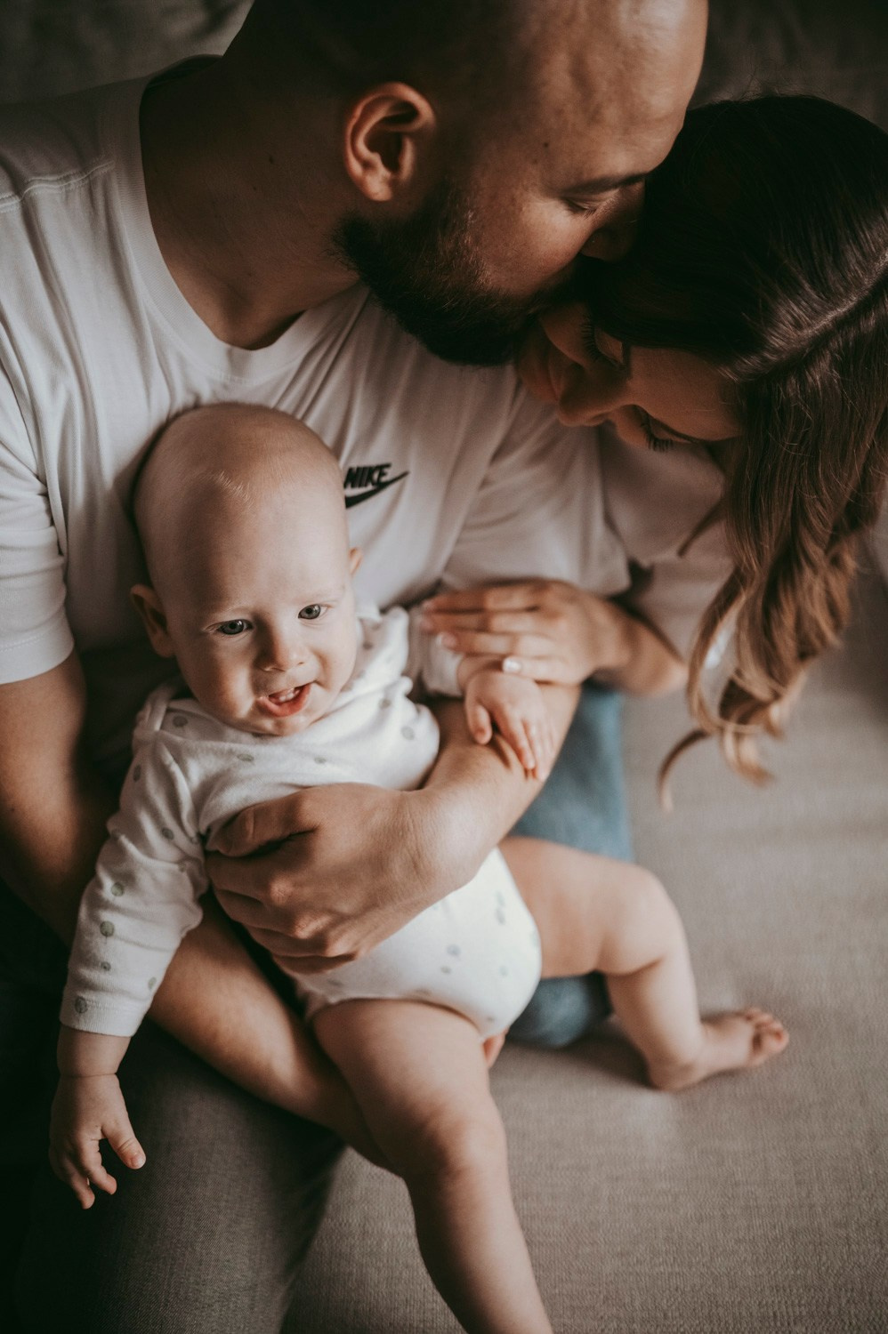 Dusan, Tanja i Luka / porodicno fotografisanje kod kuce. Deciji i porodicni fotograf u Beogradu Oksana Skendzic
