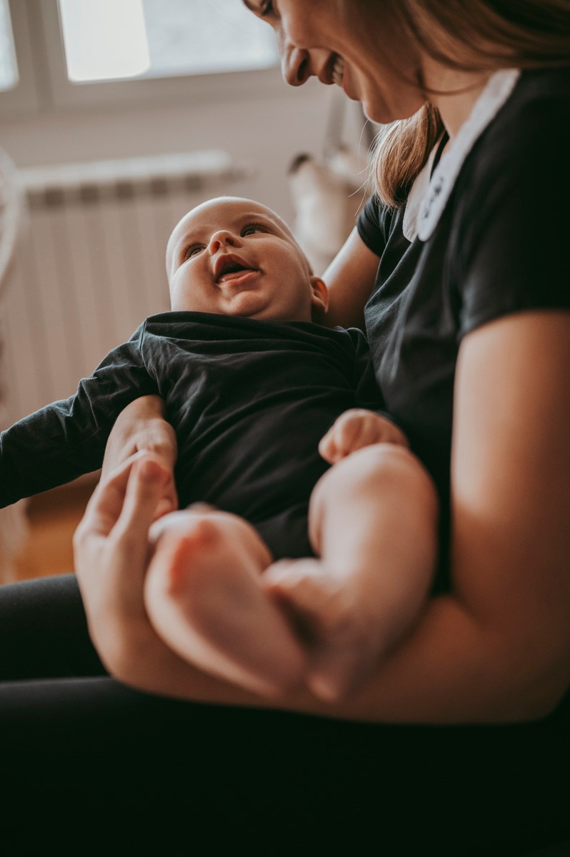 Dobro dosao, Jakove / porodicno fotografisanje kod kuce. Deciji i porodicni fotograf u Beogradu Oksana Skendzic