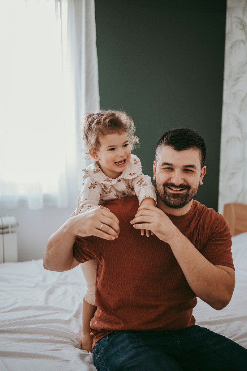 Katarina, Dejan, Petra i Julija / porodicno fotografisanje kod kuce. Deciji i porodicni fotograf u Beogradu Oksana Skendzic