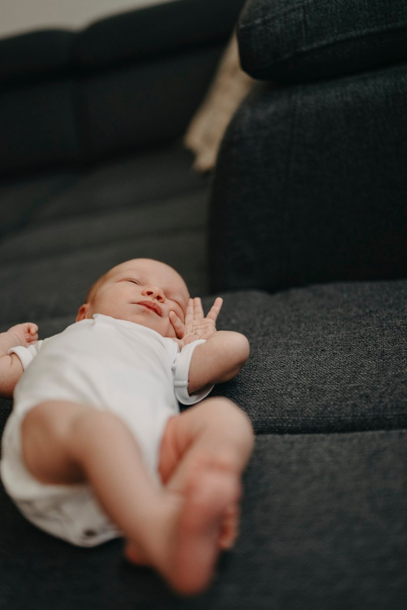 Dobrodosao, Vukane / fotografisanje bebe kod kuce. Deciji i porodicni fotograf u Beogradu Oksana Skendzic