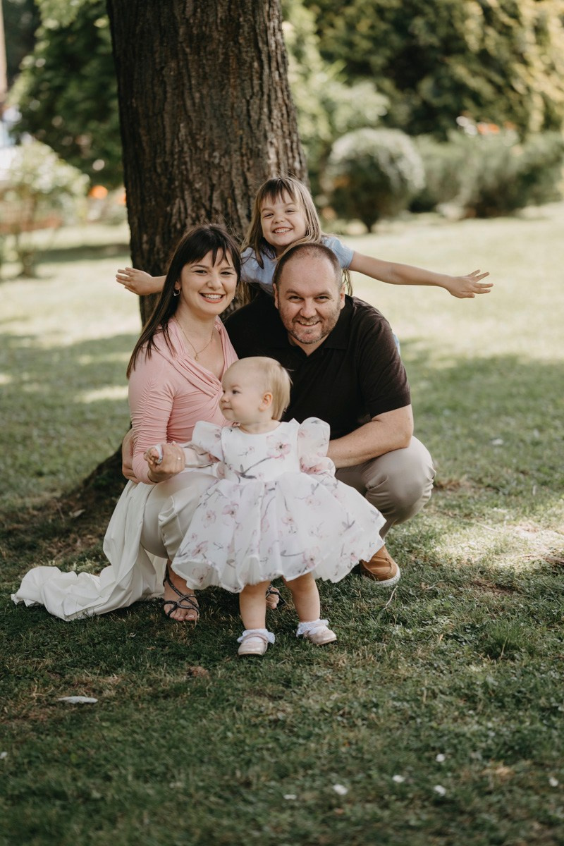 Verino krstenje / Crkva Rodjenja Presvete Bogorodice, Batajnica. Deciji i porodicni fotograf u Beogradu Oksana Skendzic