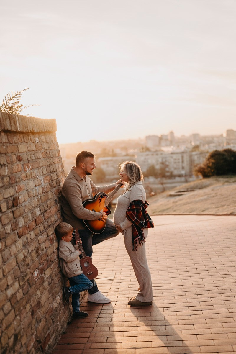 Zlata, Nemanja i Aleksej — porodicno fotografisanje napolju. Deciji i porodicni fotograf u Beogradu Oksana Skendzic