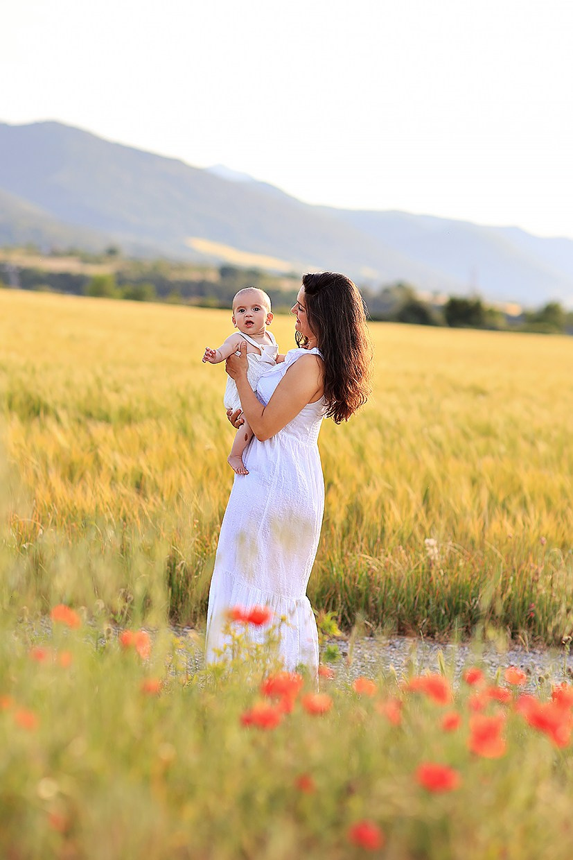 Sesiones mamá y bebé. Fotografía de Eventos, Embarazo y Familiar en Pirineos