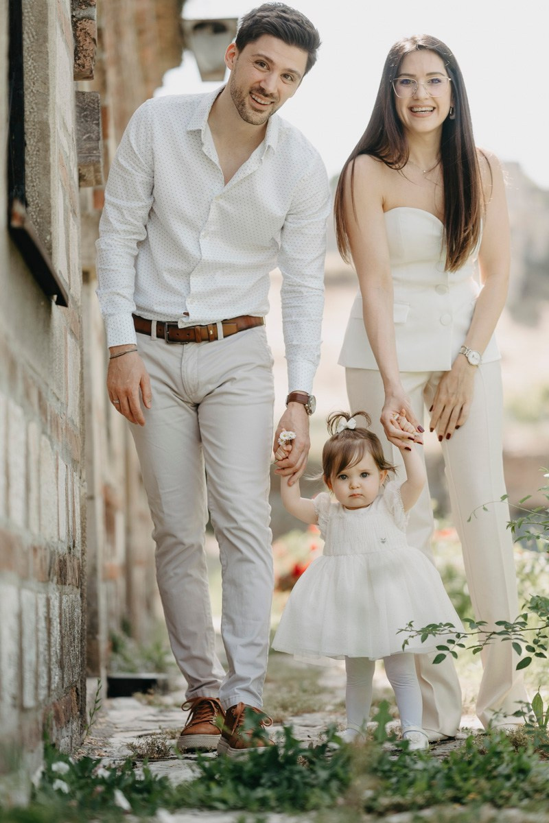 Lara / krstenje, crkva svete Ruzice na Kalemegdanu. Deciji i porodicni fotograf u Beogradu Oksana Skendzic