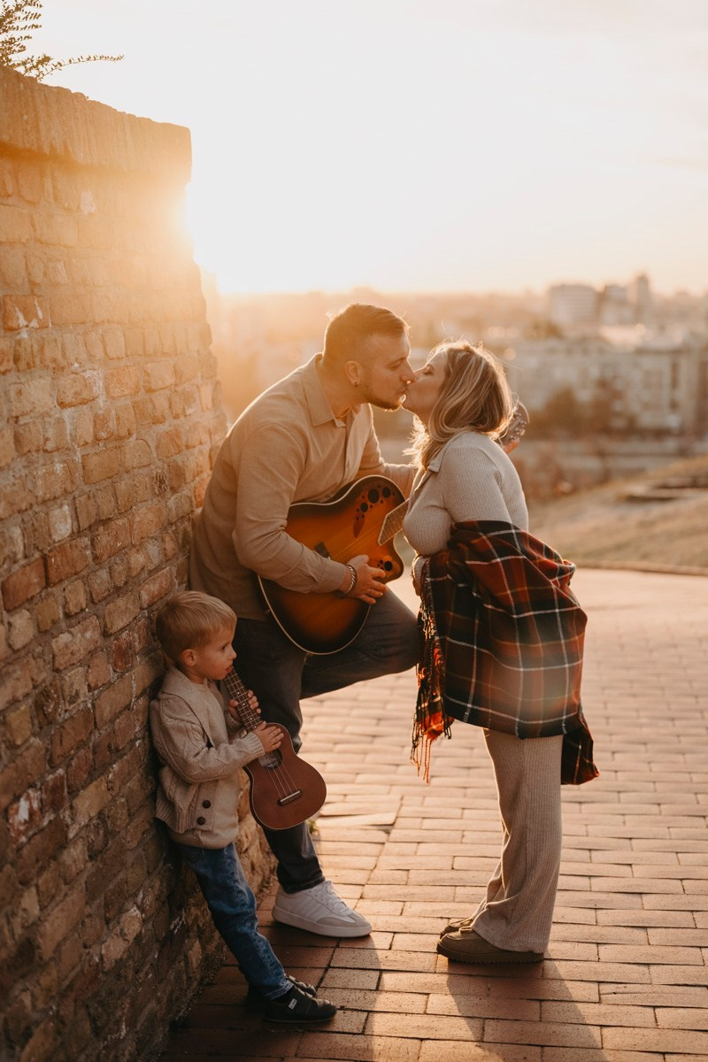 Zlata, Nemanja i Aleksej — porodicno fotografisanje napolju. Deciji i porodicni fotograf u Beogradu Oksana Skendzic